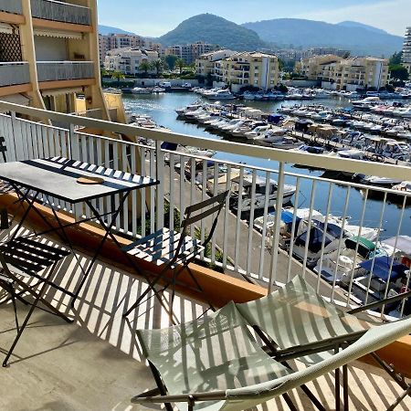 Appartement Lumineux 6 Places Avec Vue Sur Marina Mandelieu La Napoule Luaran gambar