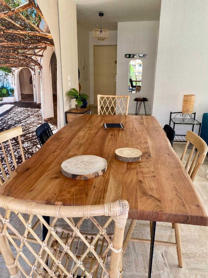 Appartement Lumineux 6 Places Avec Vue Sur Marina Mandelieu La Napoule Luaran gambar