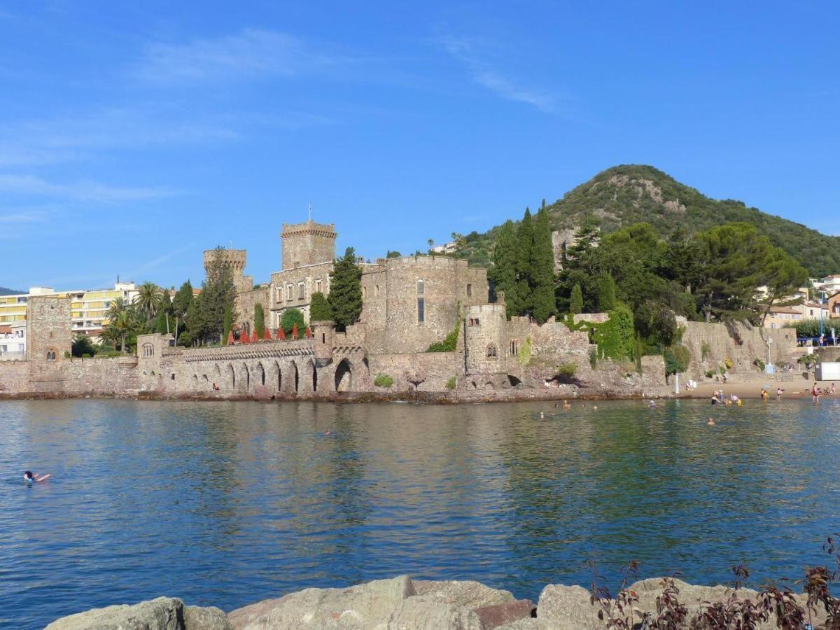 Appartement Lumineux 6 Places Avec Vue Sur Marina Mandelieu La Napoule Luaran gambar